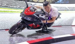 狗仔爆料李现摩托车视频,狗仔镜头下的帅气瞬间